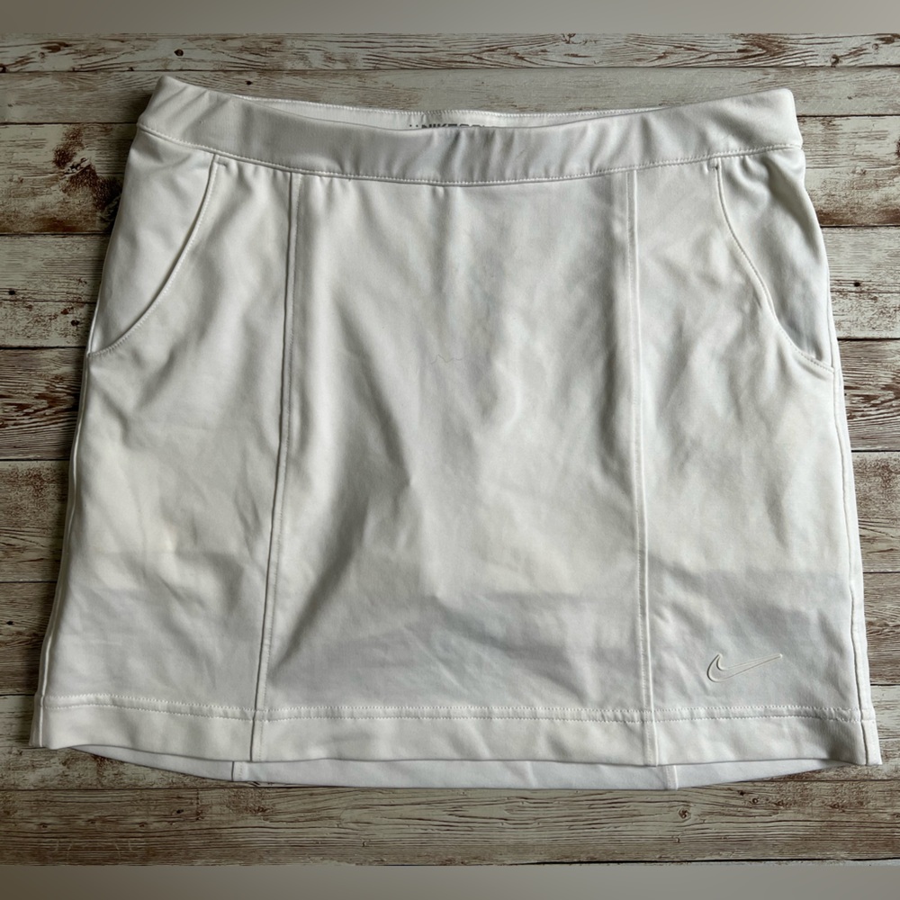 Women’s Size Medium White Sleek Nike Golf Skirt Dri Fit